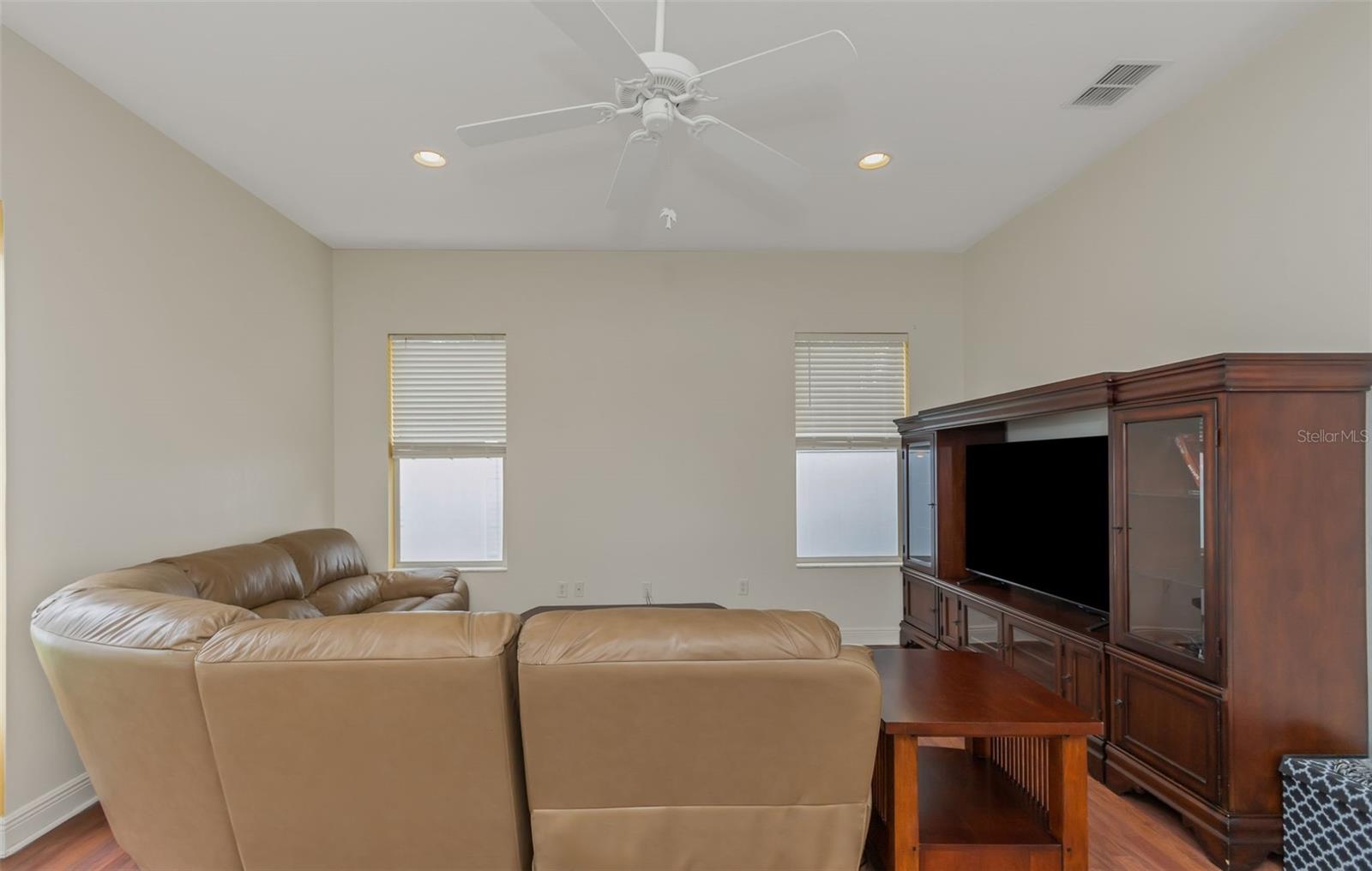 8265 WILD OAKS CIR, LARGO, FL, 33773