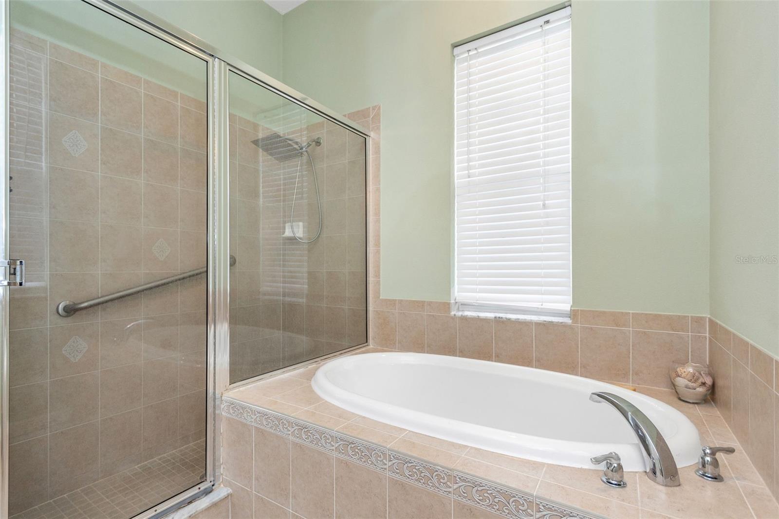 8265 WILD OAKS CIR, LARGO, FL, 33773