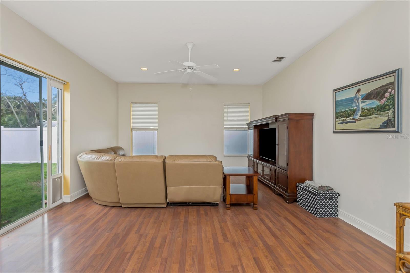 8265 WILD OAKS CIR, LARGO, FL, 33773