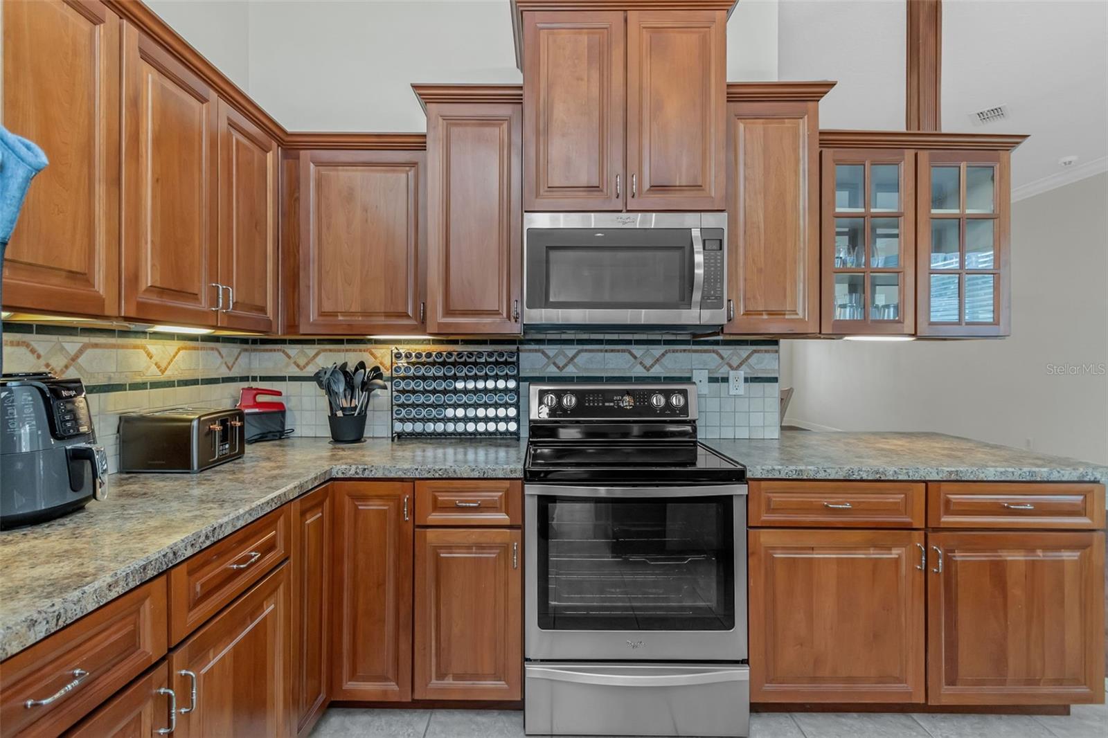8265 WILD OAKS CIR, LARGO, FL, 33773