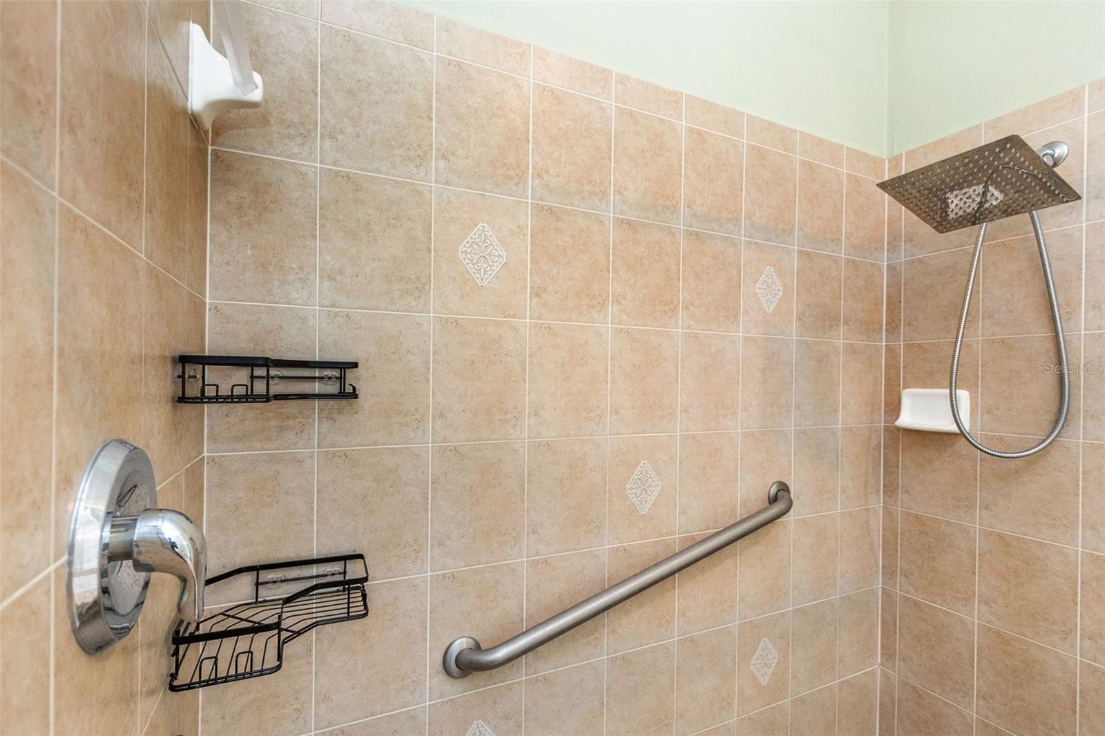 8265 WILD OAKS CIR, LARGO, FL, 33773