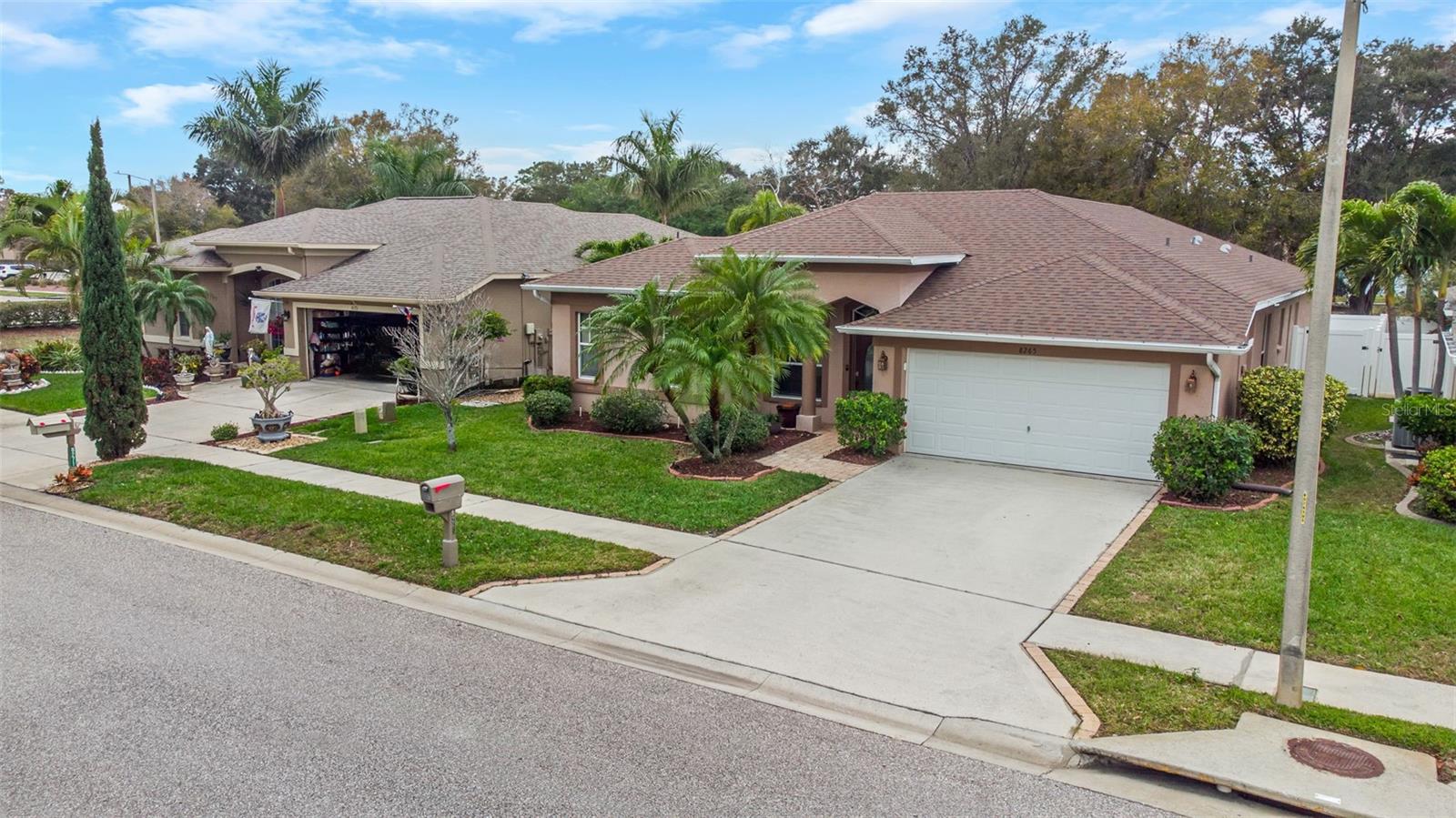 8265 WILD OAKS CIR, LARGO, FL, 33773