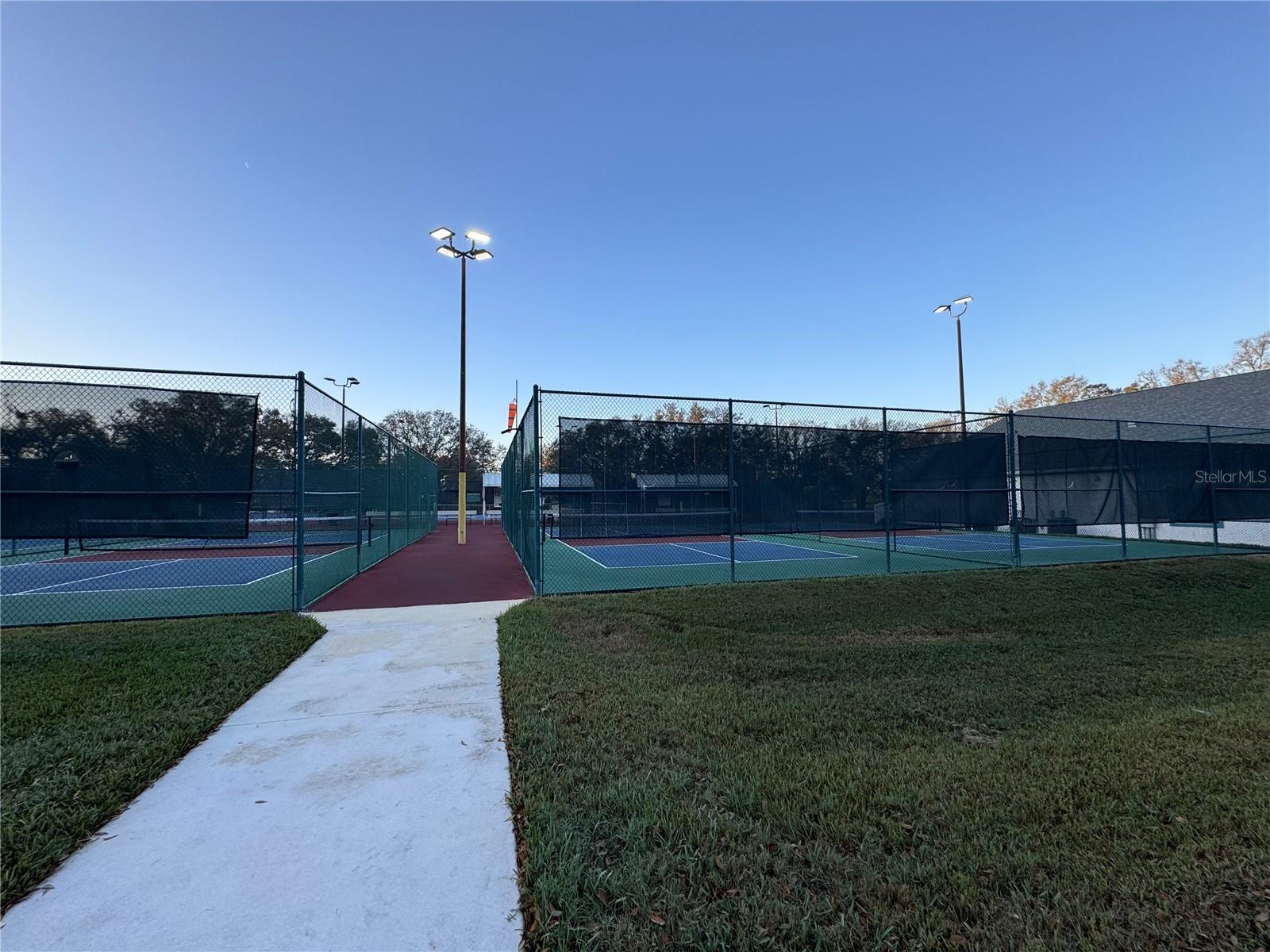 25124 TWELVE OAKS RD, LEESBURG, FL, 34748