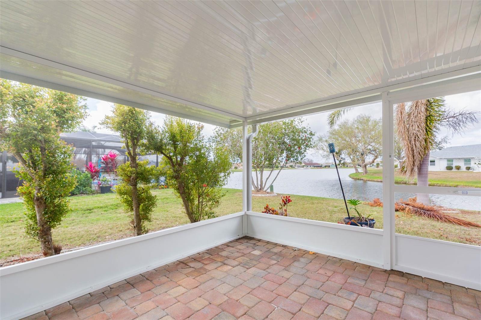 1816 N PEBBLE BEACH BLVD, SUN CITY CENTER, FL, 33573