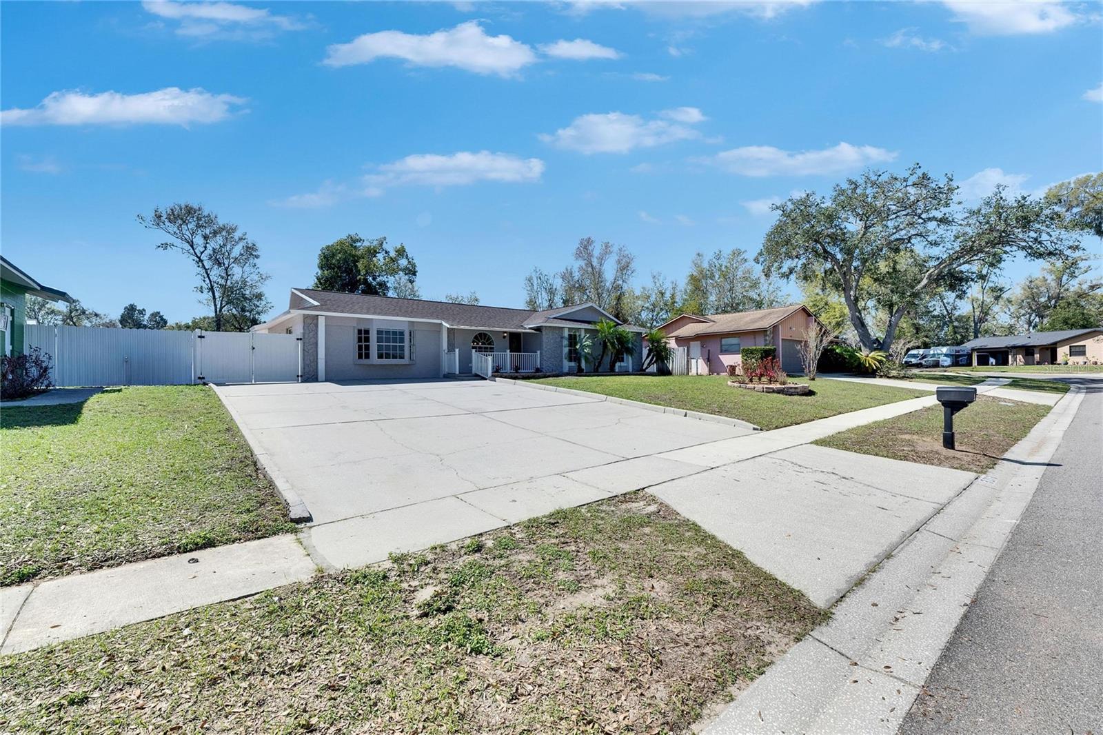 3213 KING WILLIAM CIR, SEFFNER, FL, 33584