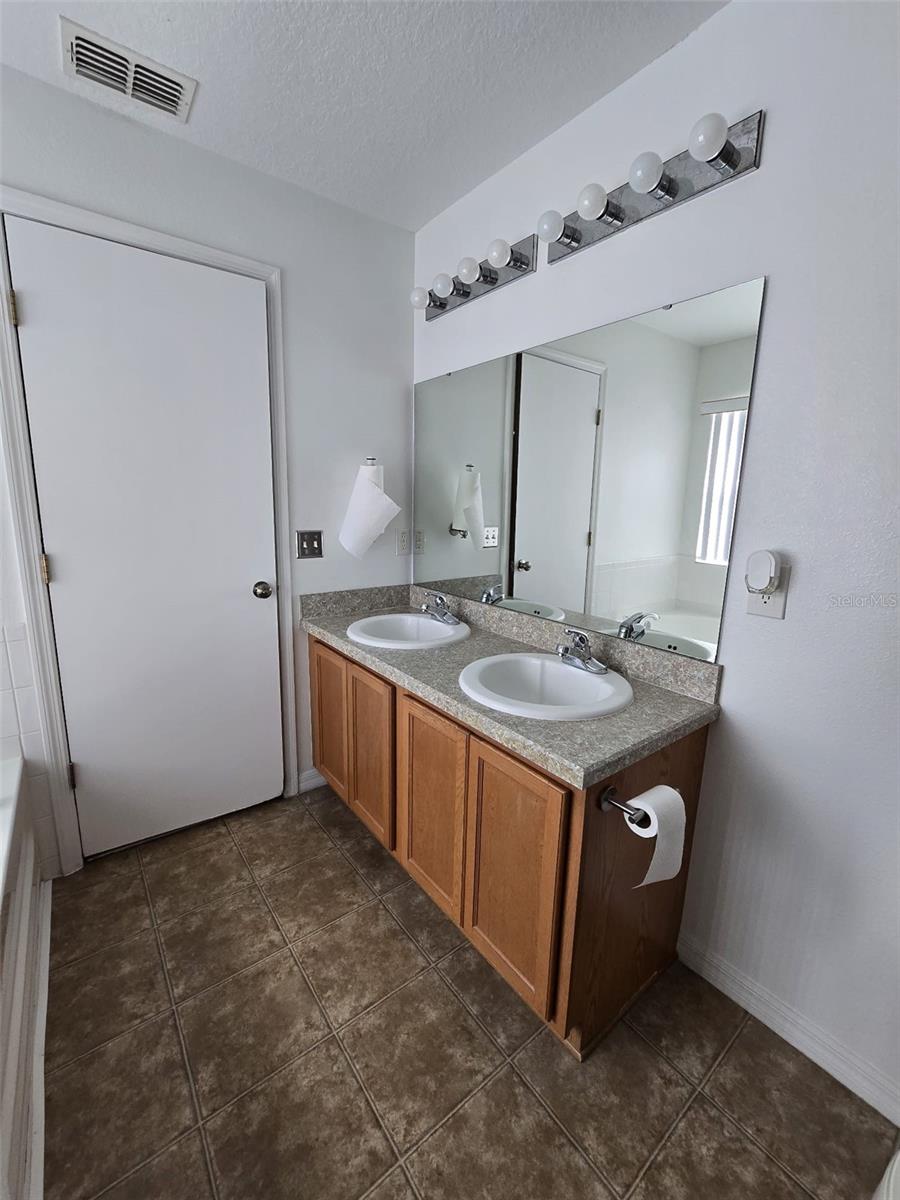 2812 TOWER ROCK ST, KISSIMMEE, FL, 34758