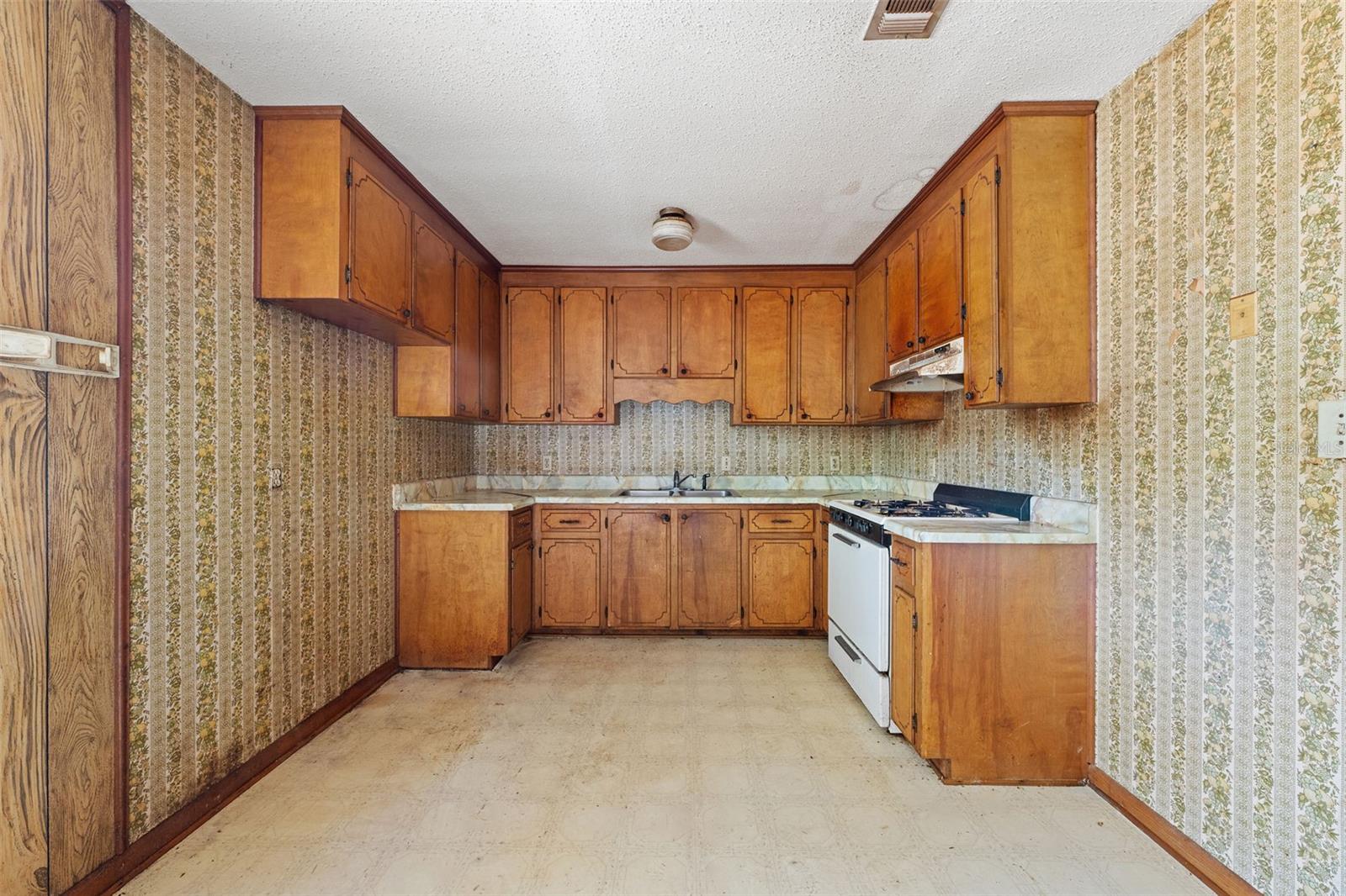 705 SCHOOL AVE, CRESTVIEW, FL, 32536