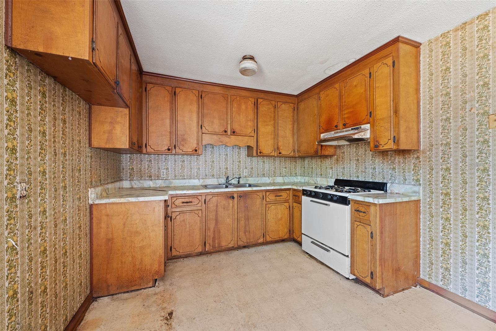 705 SCHOOL AVE, CRESTVIEW, FL, 32536