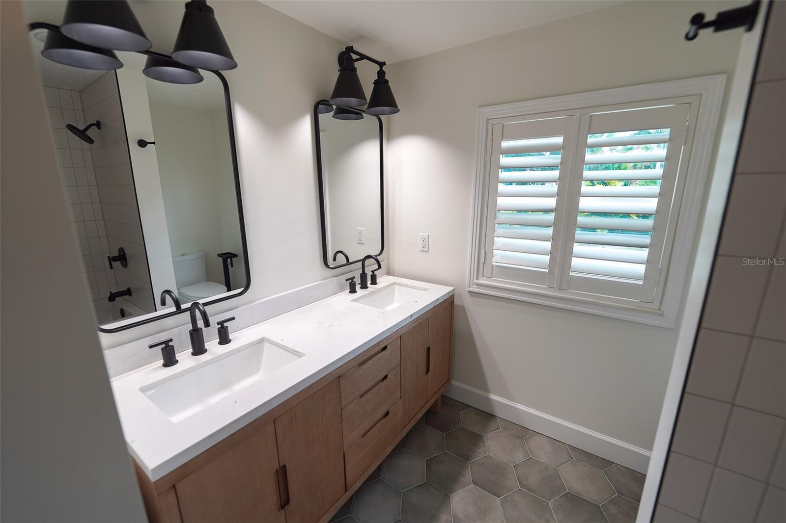 414 S SHORE CREST DR, TAMPA, FL, 33609