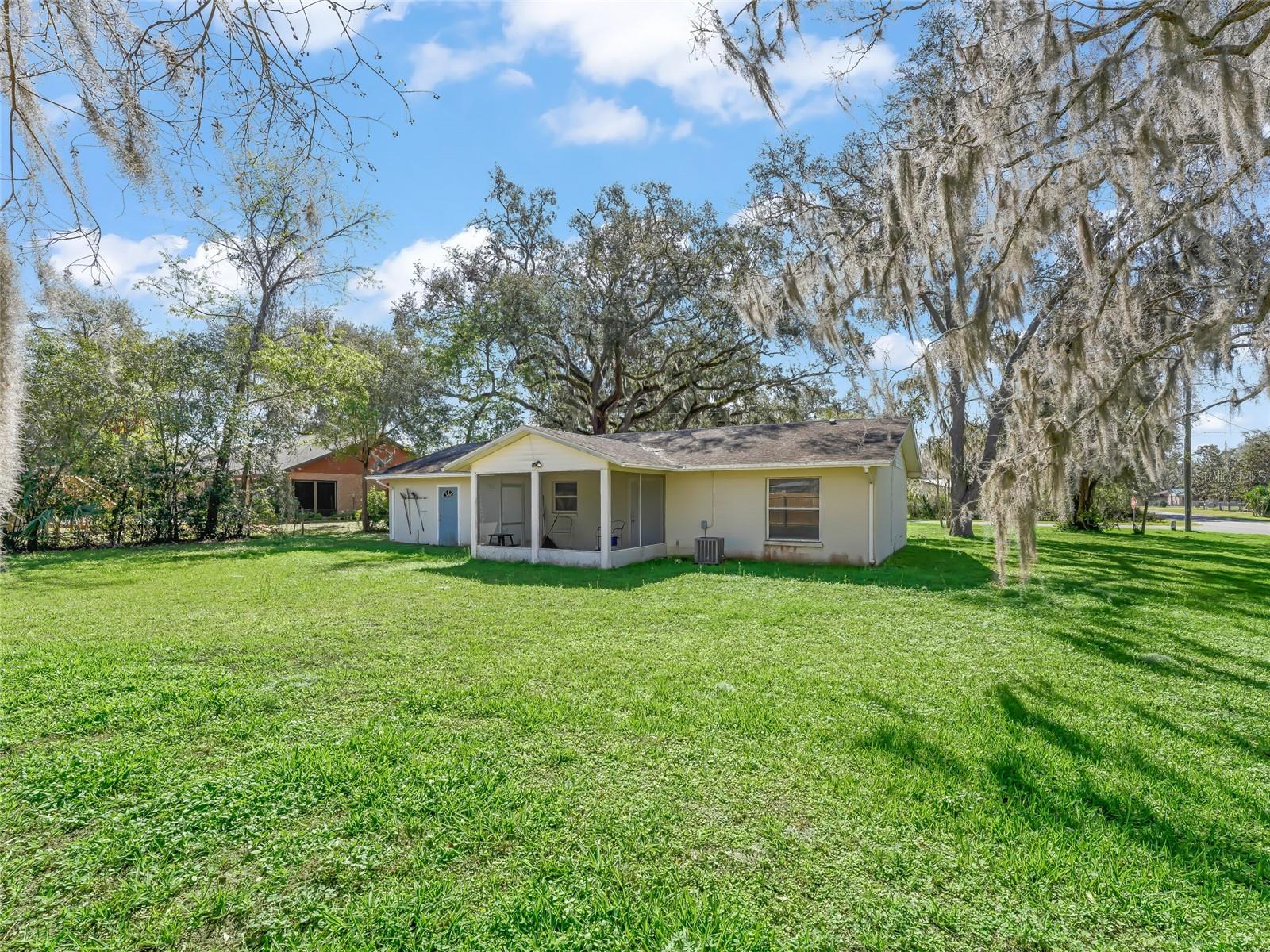 422 W HUNT AVE, BUSHNELL, FL, 33513