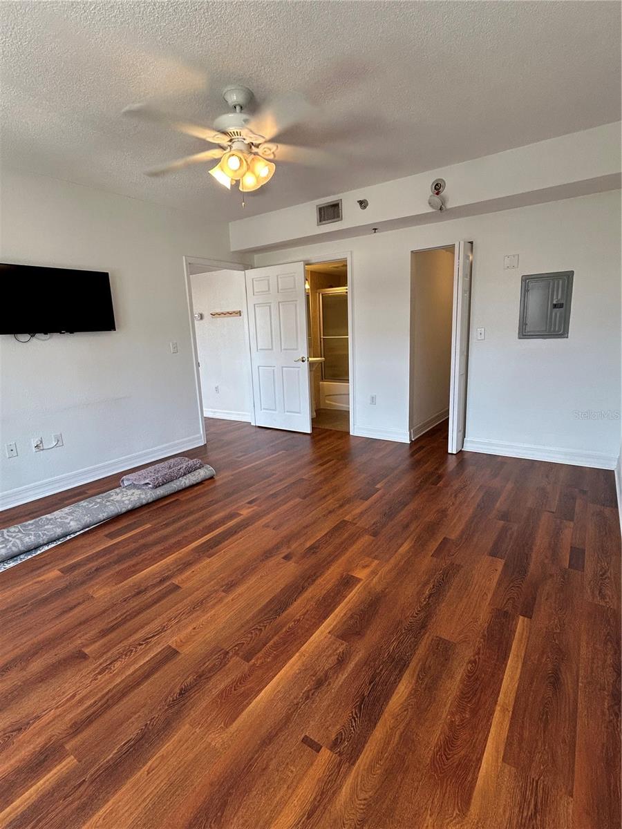 219 4TH AVE N #303, ST PETERSBURG, FL, 33701