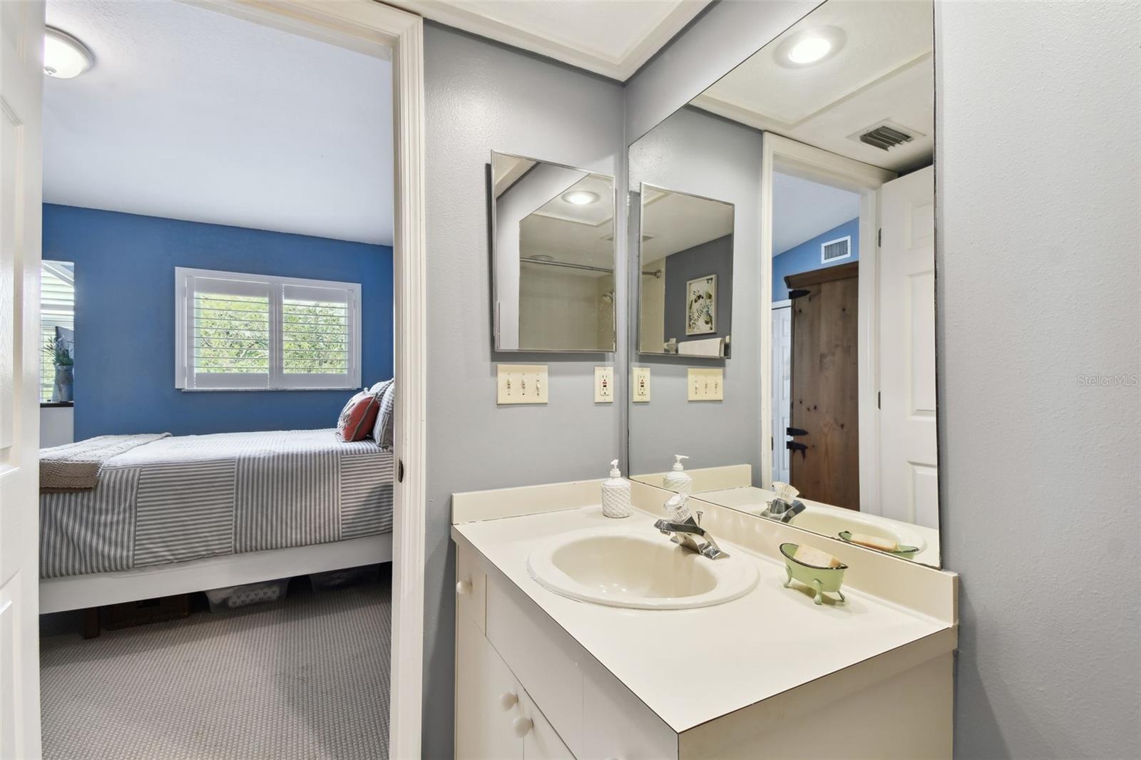 9770 INDIAN KEY TRL #102, SEMINOLE, FL, 33776