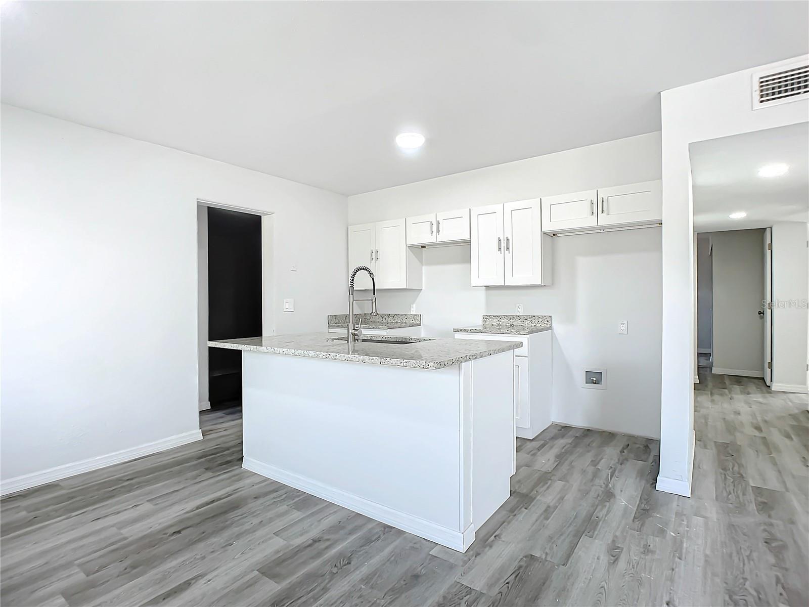 933 MARION ST, DAYTONA BEACH, FL, 32114