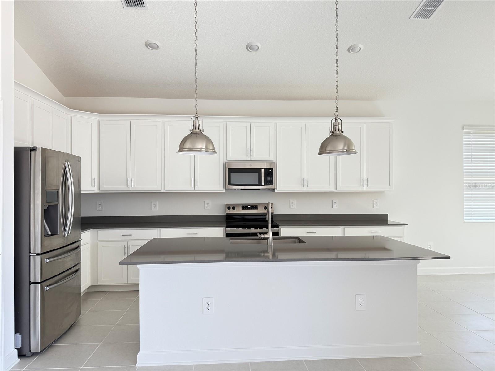 7117 DILLY LAKE AVE, GROVELAND, FL, 34736