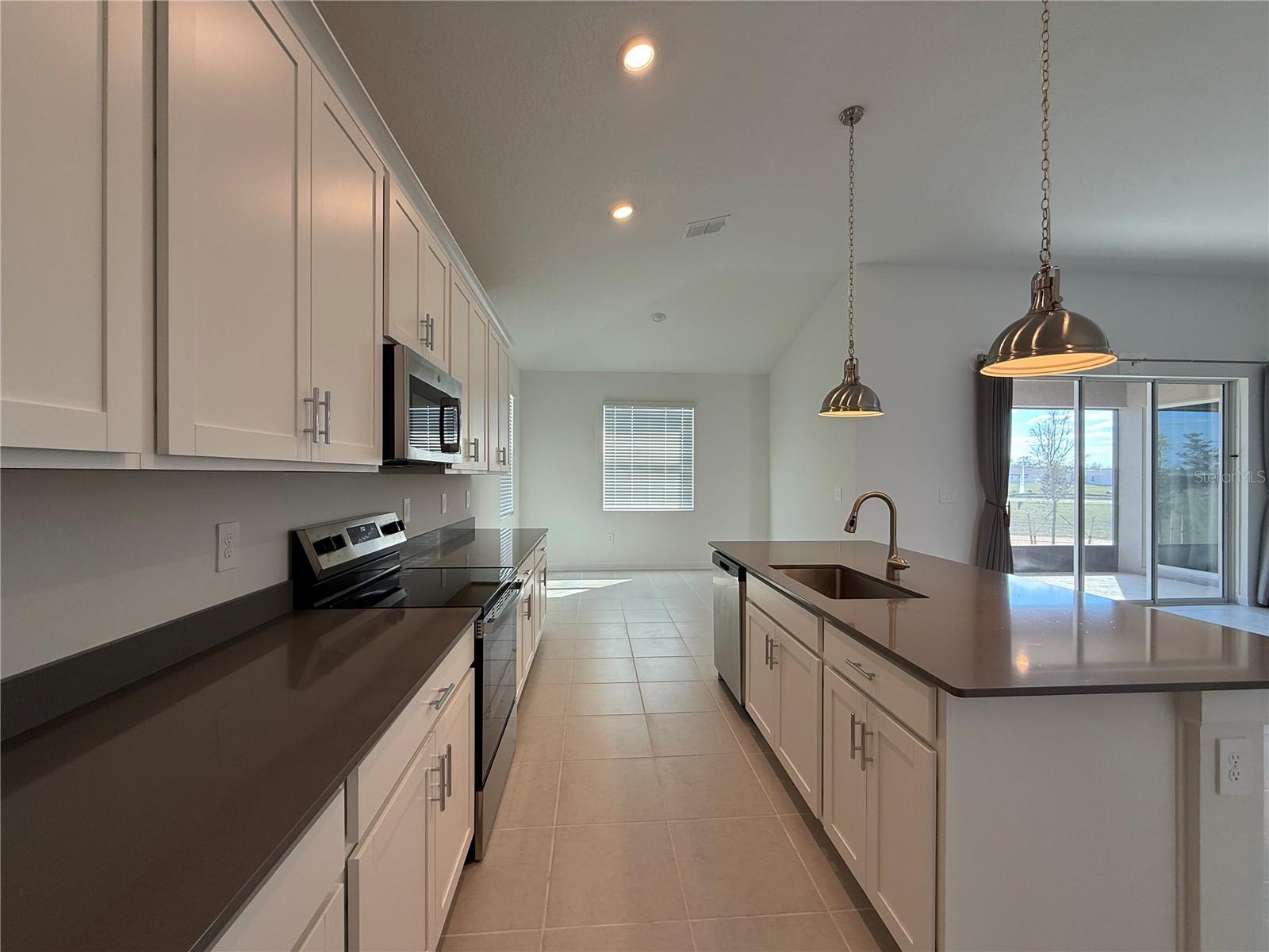 7117 DILLY LAKE AVE, GROVELAND, FL, 34736