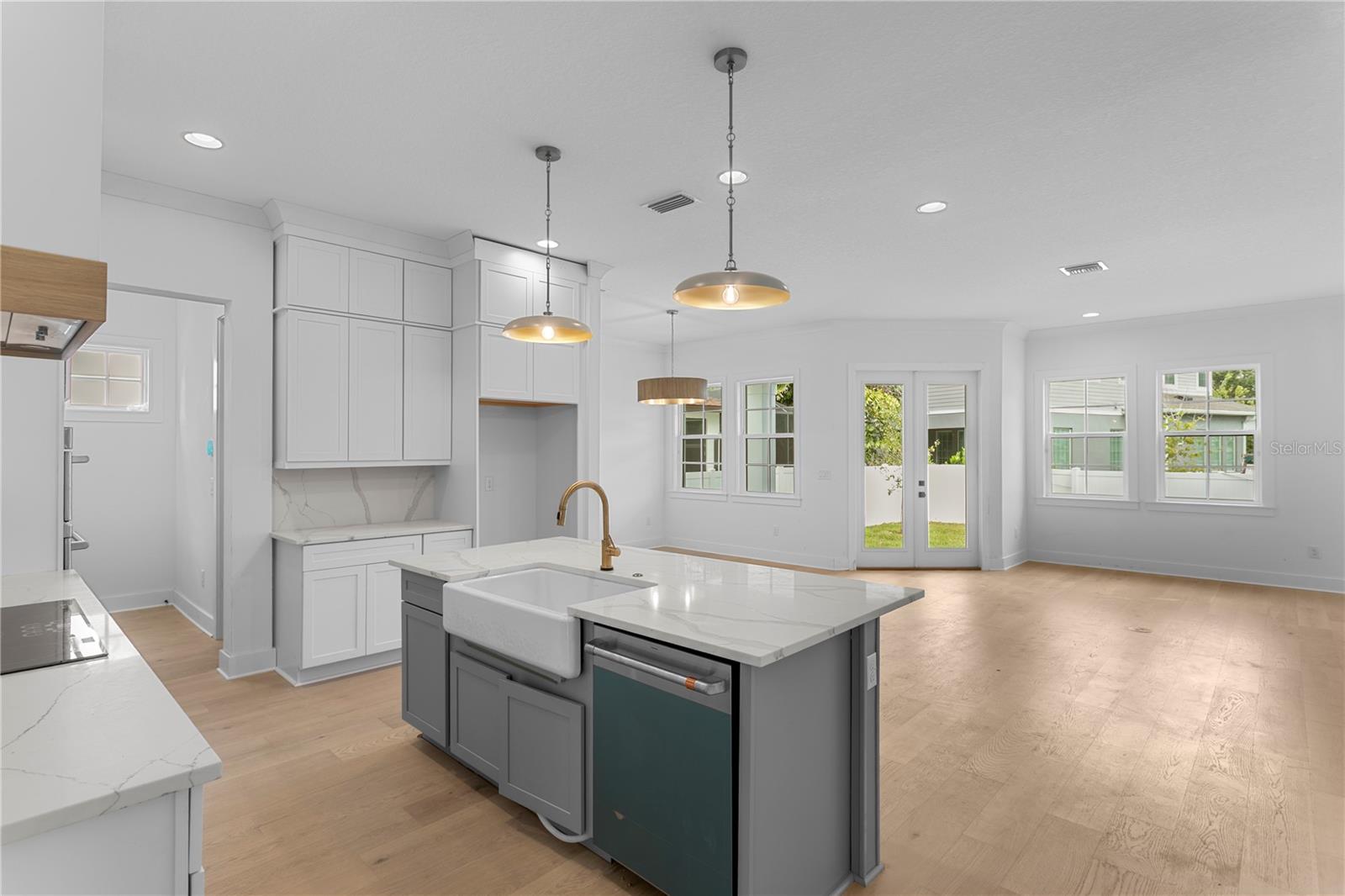 3618 W ROYAL PALM CIR, TAMPA, FL, 33629