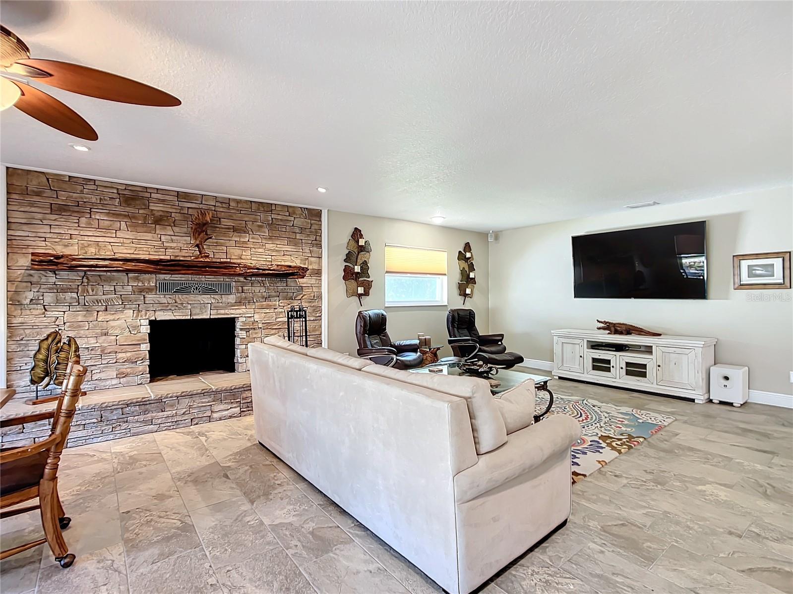 556 NW 9TH AVE, CRYSTAL RIVER, FL, 34428
