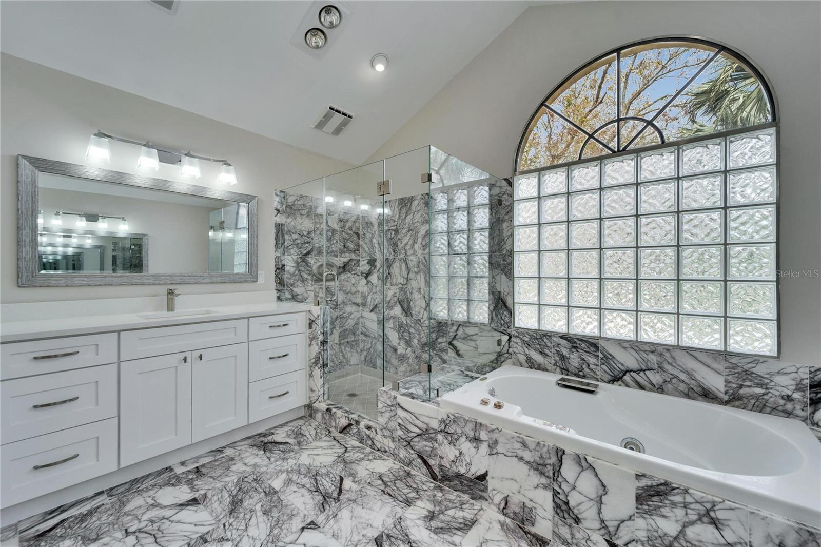 10301 RECLINATA LN, TAMPA, FL, 33618