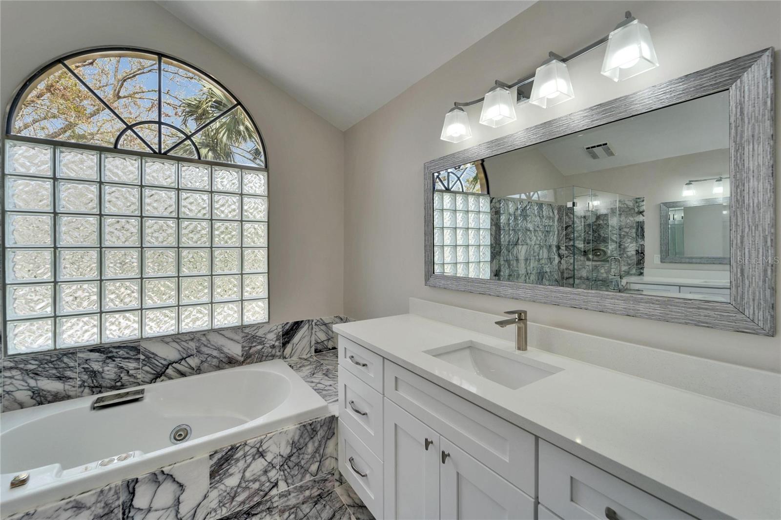 10301 RECLINATA LN, TAMPA, FL, 33618