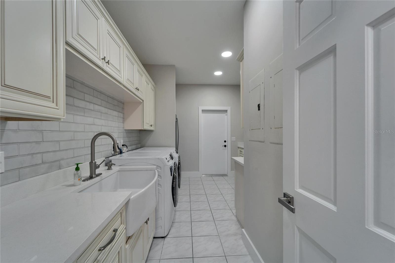 10301 RECLINATA LN, TAMPA, FL, 33618