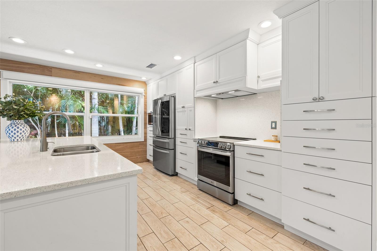 16 HIBISCUS RD, BELLEAIR, FL, 33756