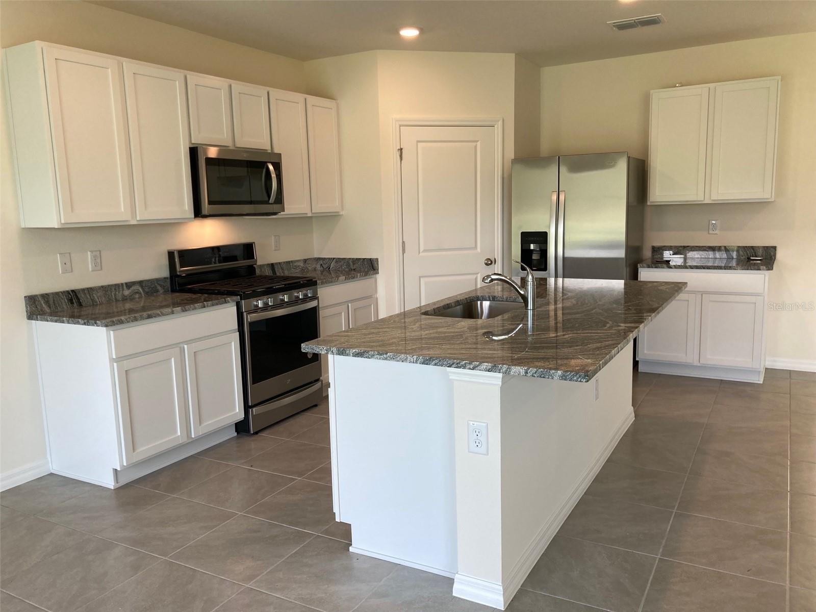 35985 ELLSWORTH PL, ZEPHYRHILLS, FL, 33541