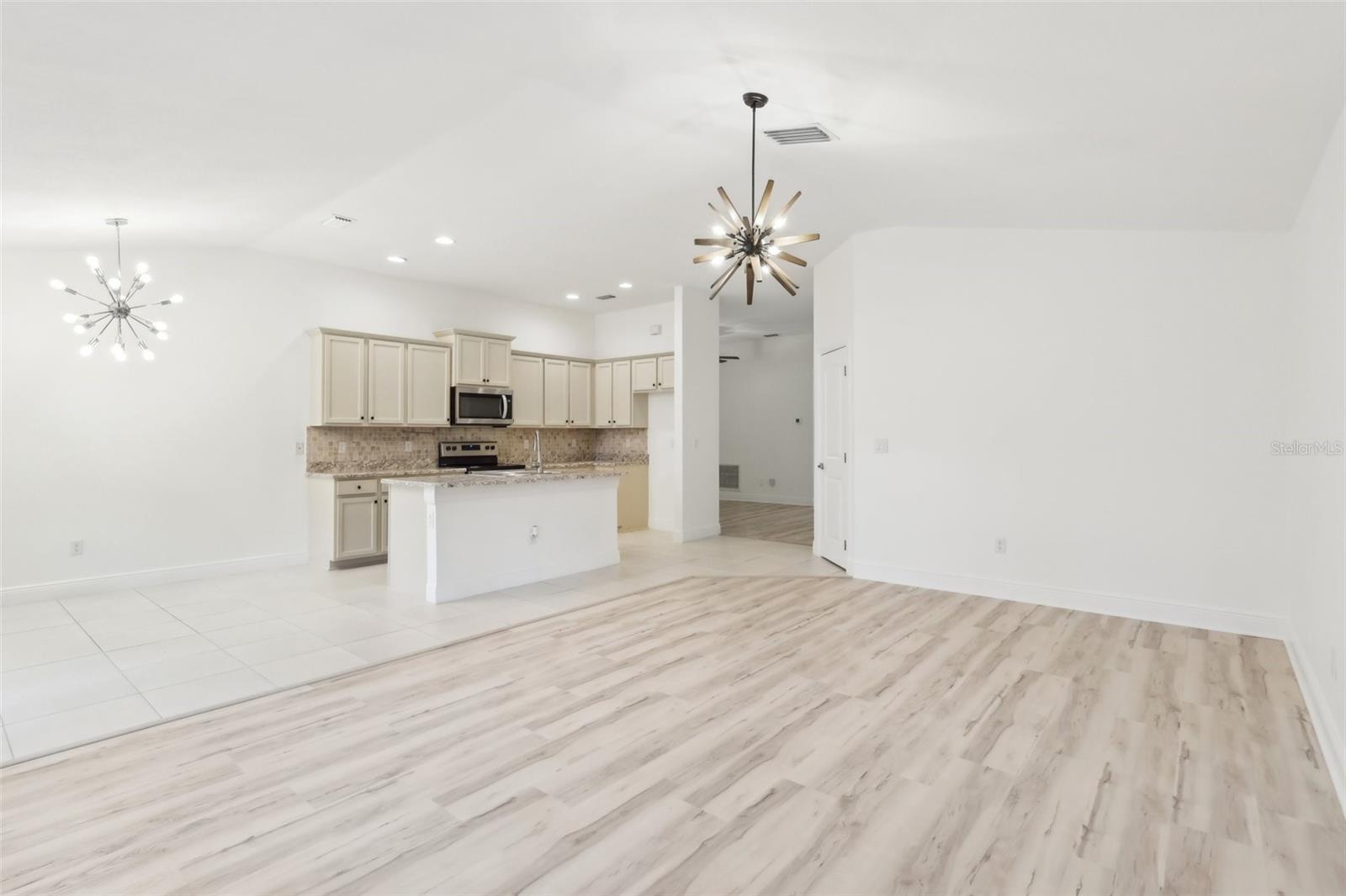 819 NE WHISTLING DUCK WAY, PORT ST LUCIE, FL, 34983