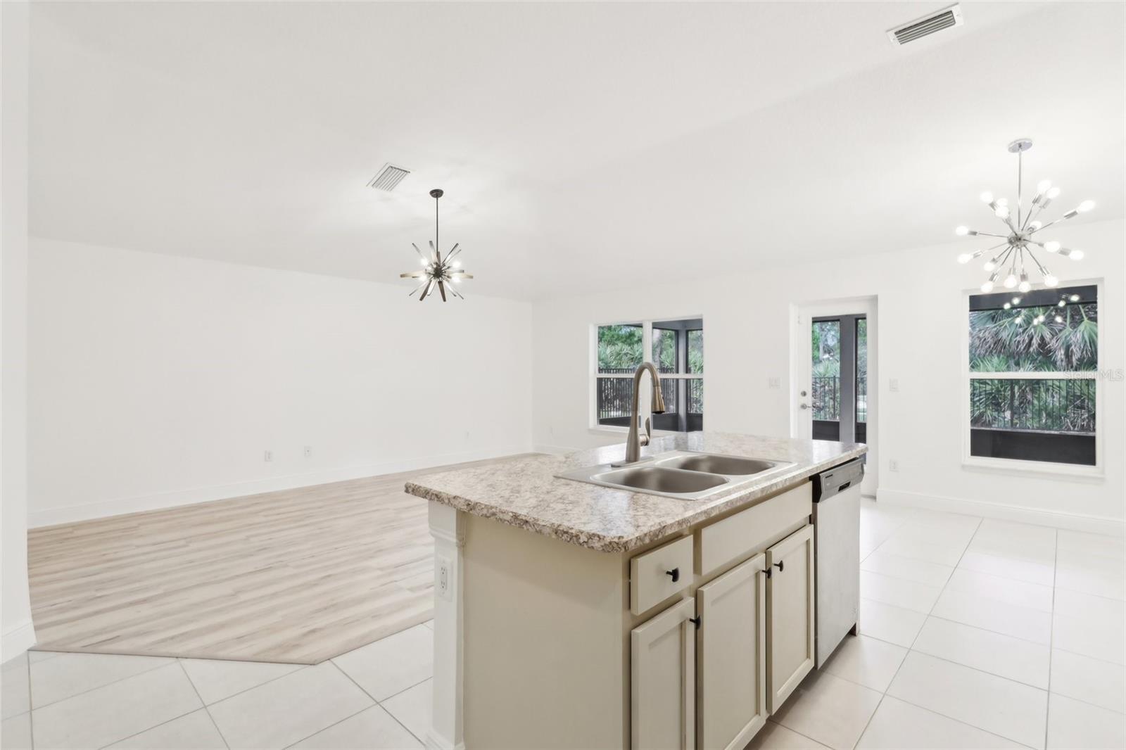 819 NE WHISTLING DUCK WAY, PORT ST LUCIE, FL, 34983