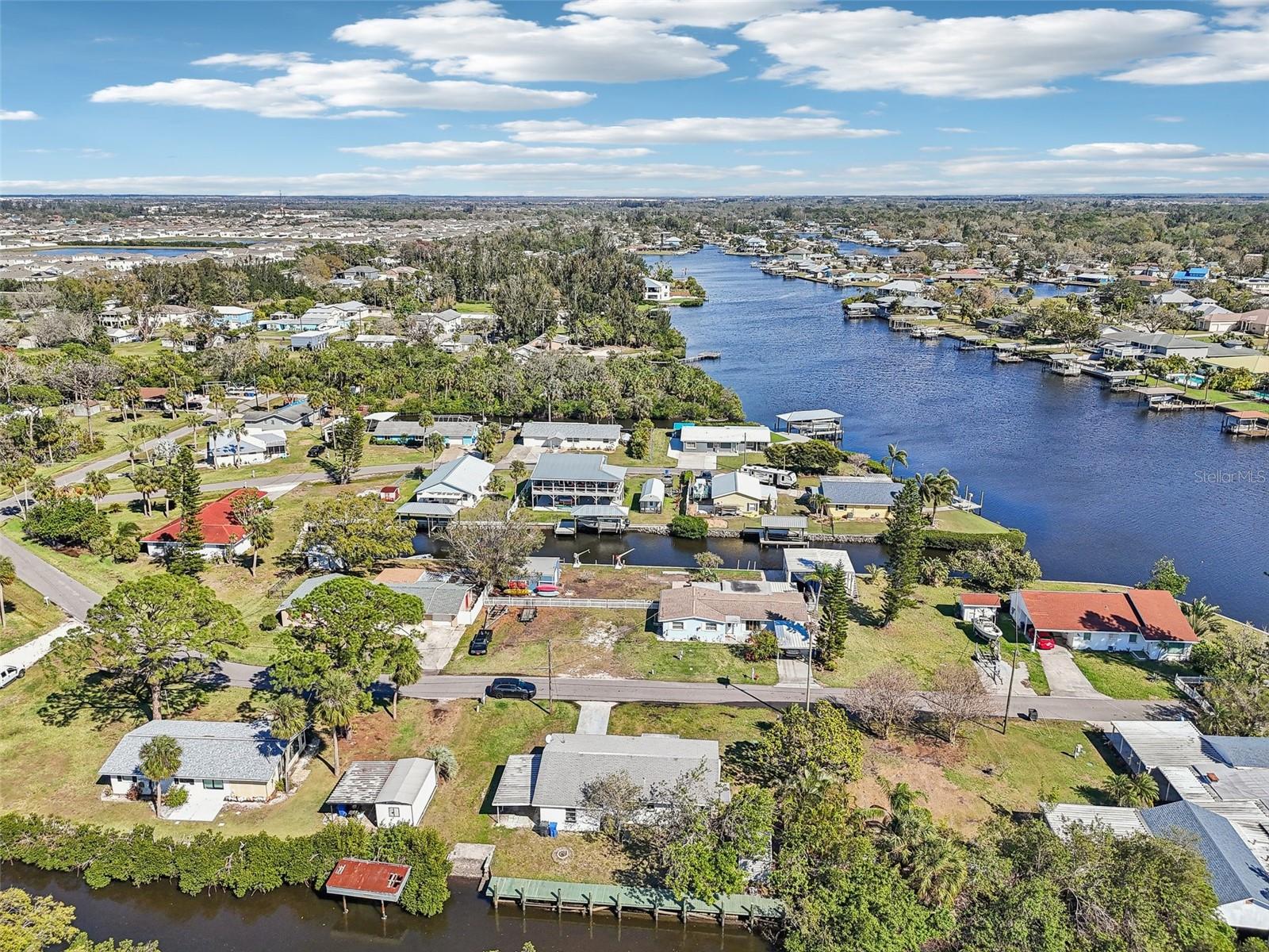 106 W NORTH BRANCH RD, RUSKIN, FL, 33570