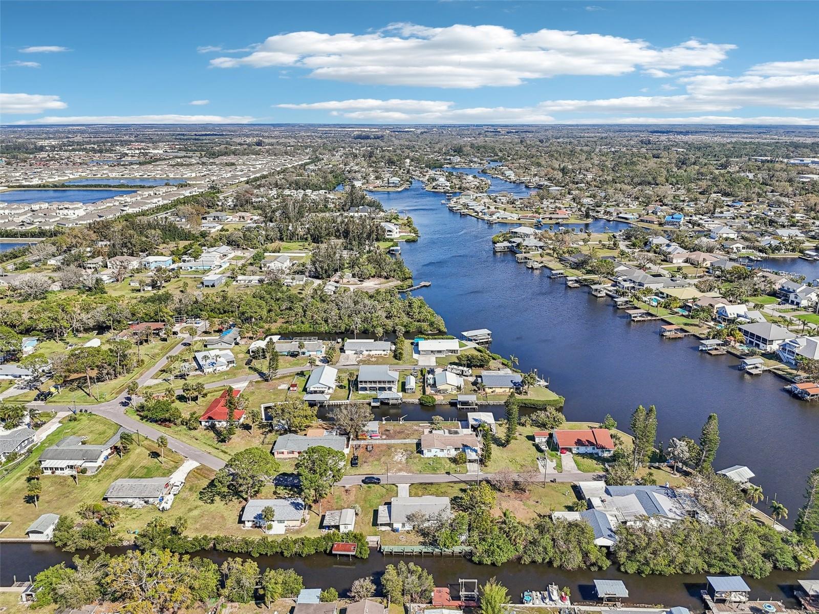 106 W NORTH BRANCH RD, RUSKIN, FL, 33570