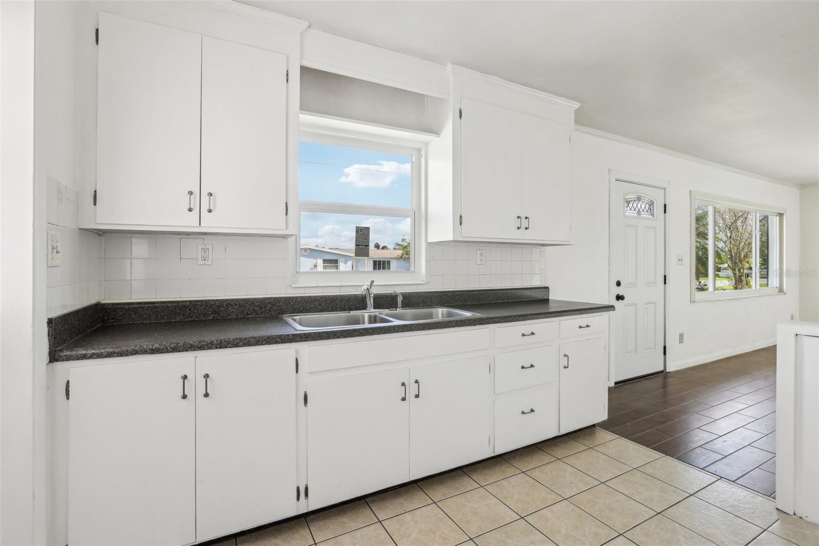 106 W NORTH BRANCH RD, RUSKIN, FL, 33570