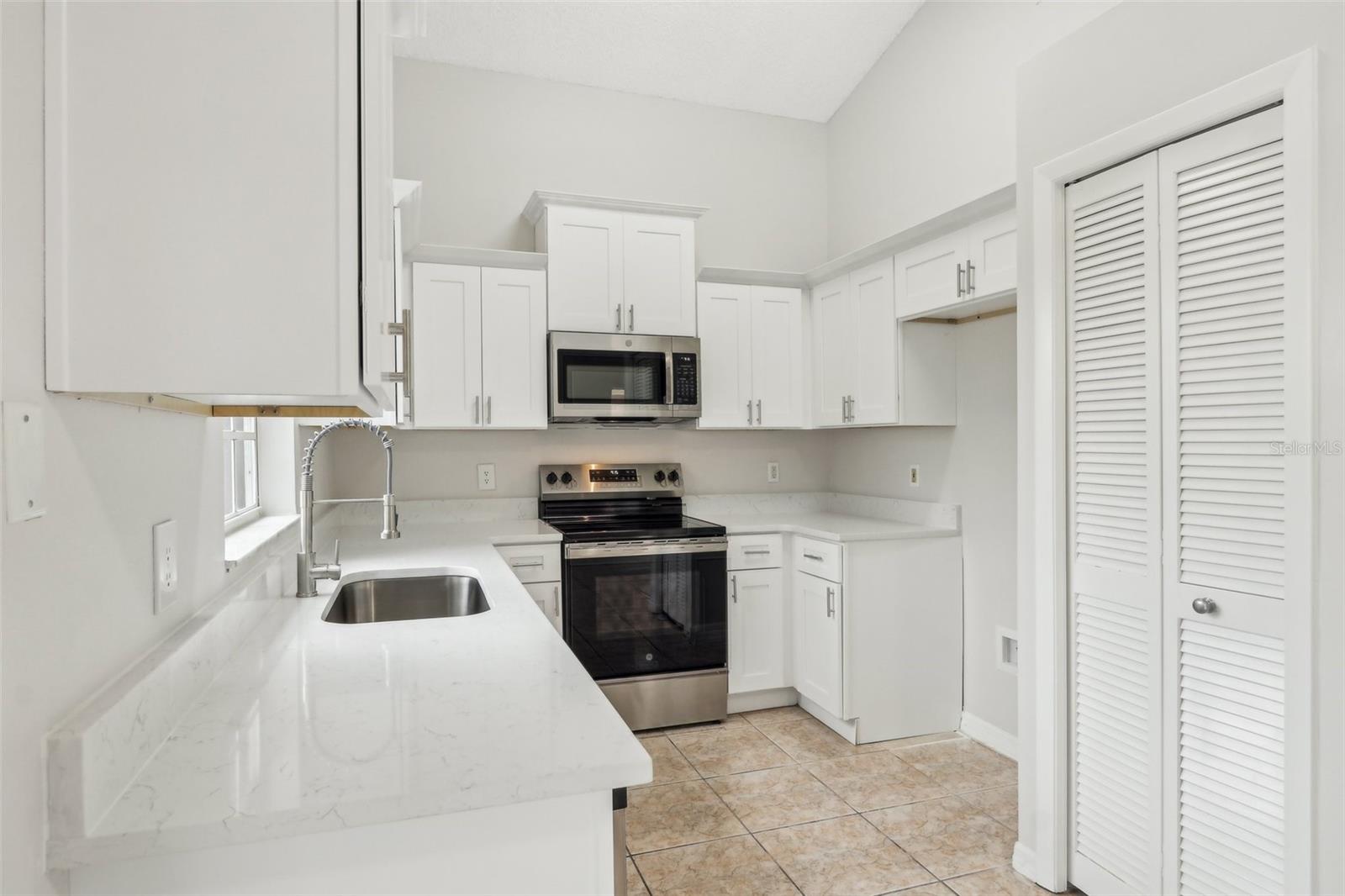 9868 FLYNT CIR, ORLANDO, FL, 32825