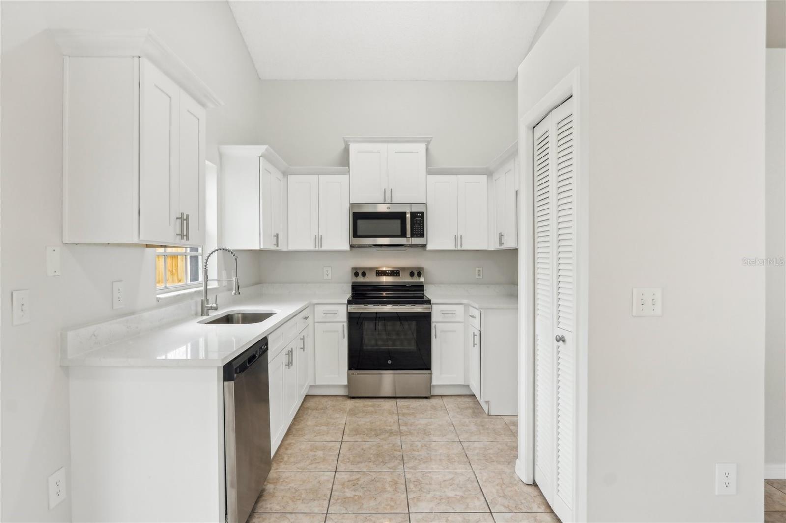 9868 FLYNT CIR, ORLANDO, FL, 32825