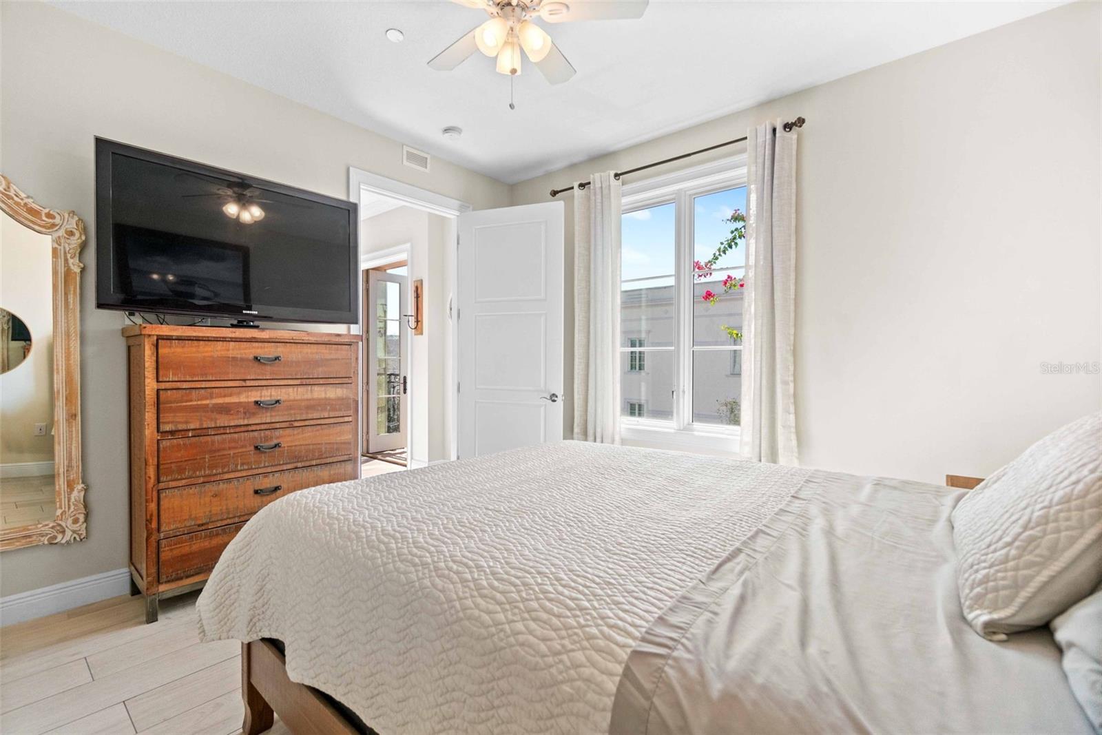 525 N ORANGE AVE #302, SARASOTA, FL, 34236