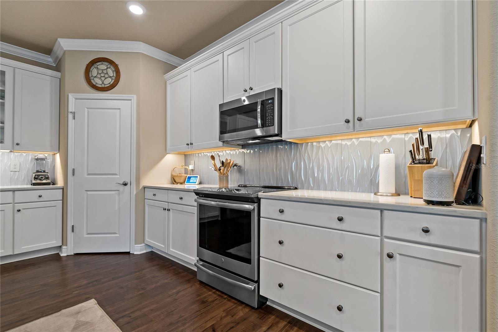 582 OZONA VILLAGE DR, PALM HARBOR, FL, 34683