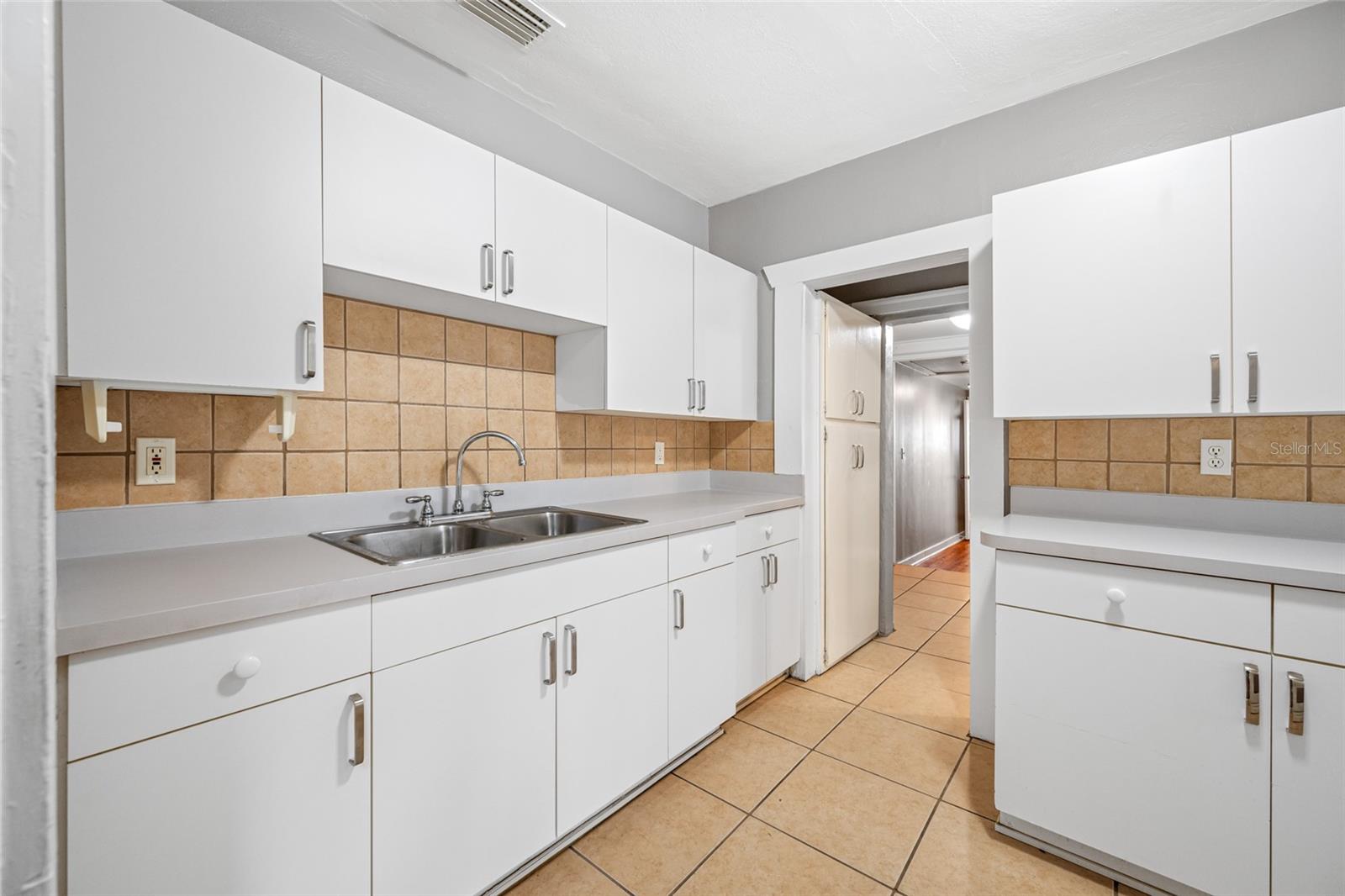 301 W WOODLAWN AVE, TAMPA, FL, 33603