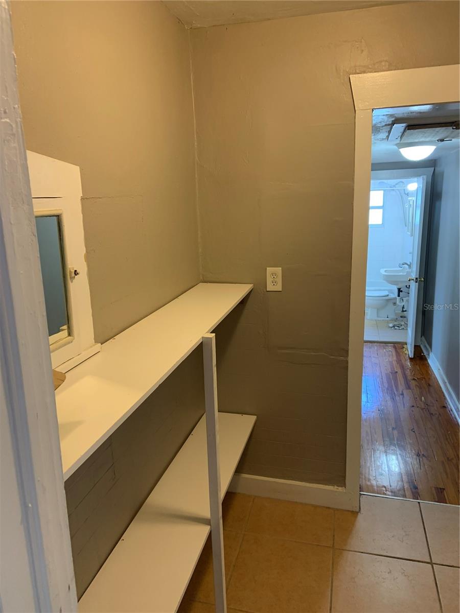 301 W WOODLAWN AVE, TAMPA, FL, 33603
