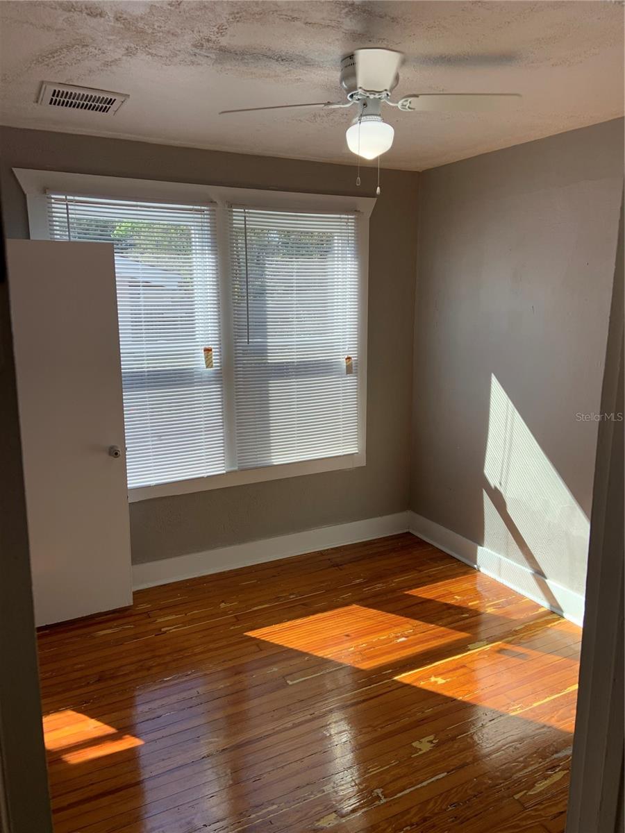 301 W WOODLAWN AVE, TAMPA, FL, 33603