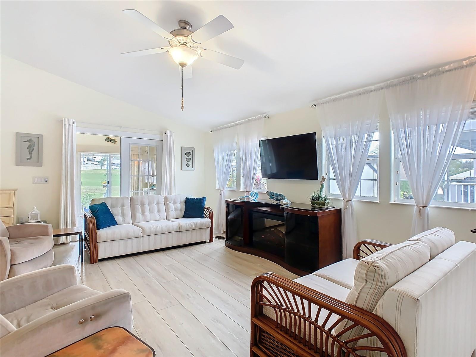 511 PAR PINES BLVD, DAVENPORT, FL, 33837