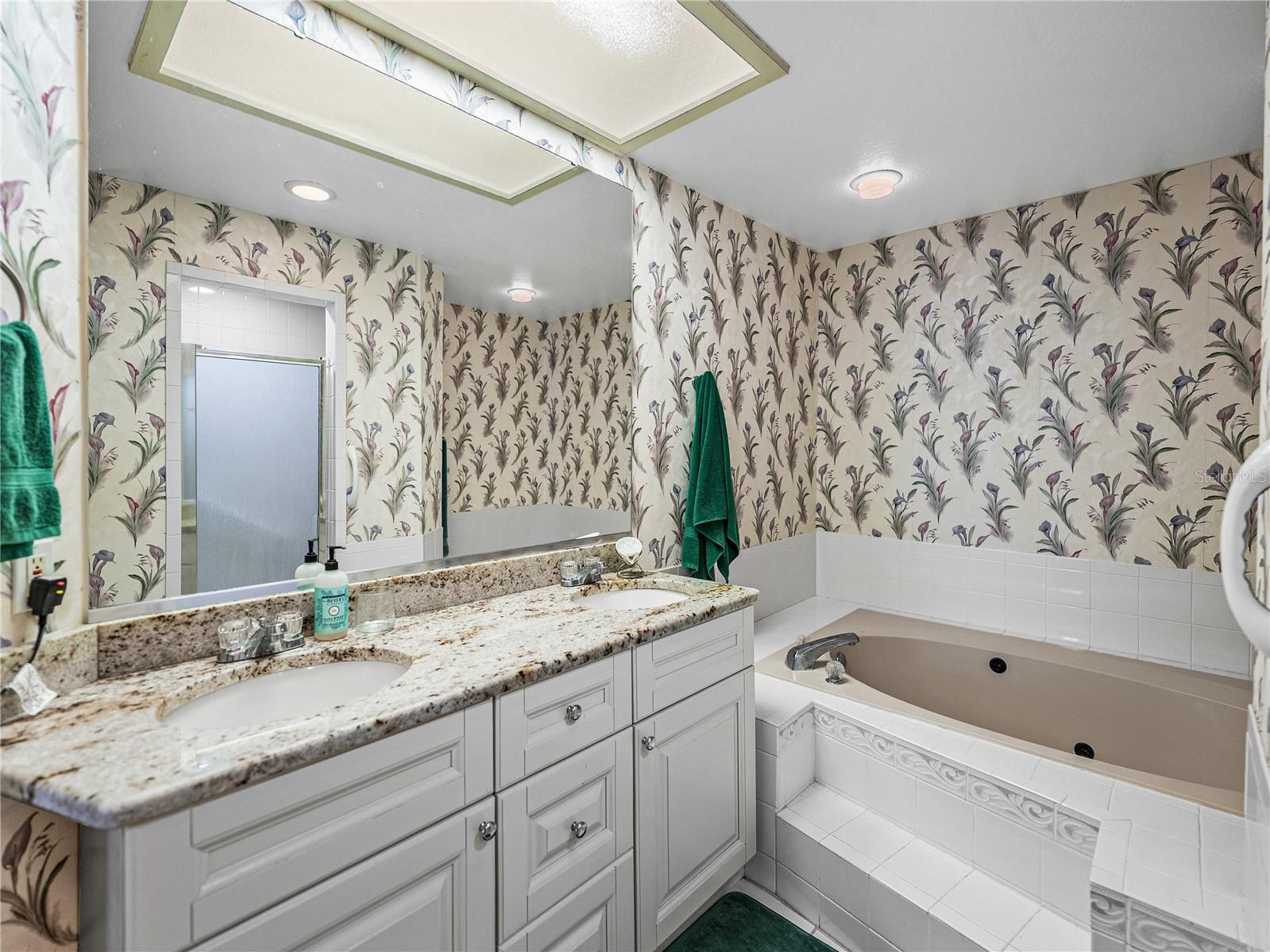 9718 TIFFANY OAKS LN #12, TAMPA, FL, 33612