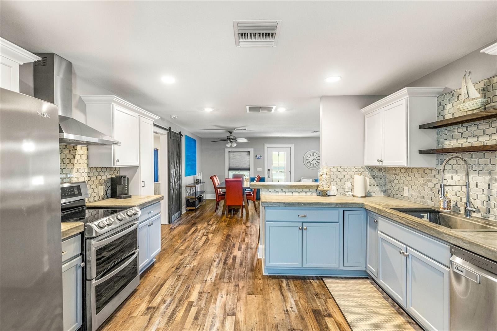 4135 BEACH DR SE, ST PETERSBURG, FL, 33705