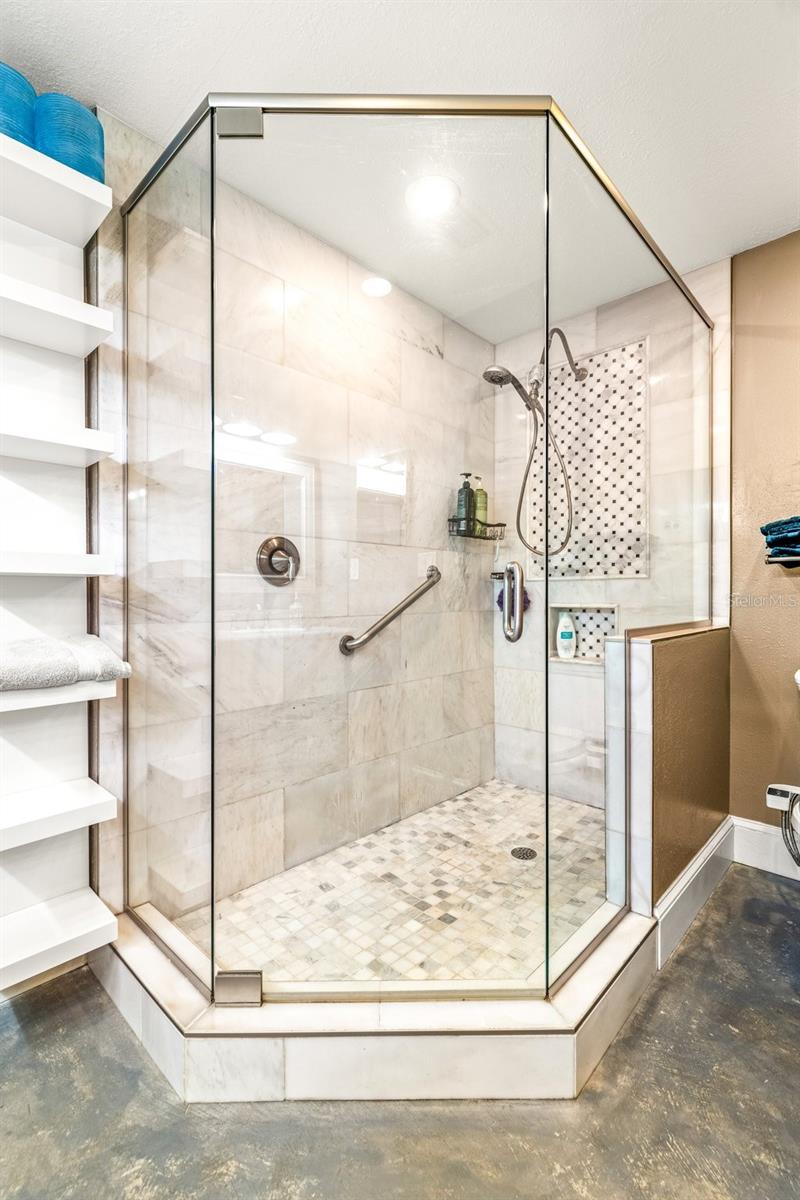 4135 BEACH DR SE, ST PETERSBURG, FL, 33705
