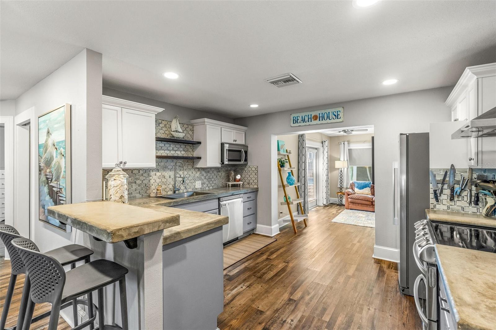 4135 BEACH DR SE, ST PETERSBURG, FL, 33705