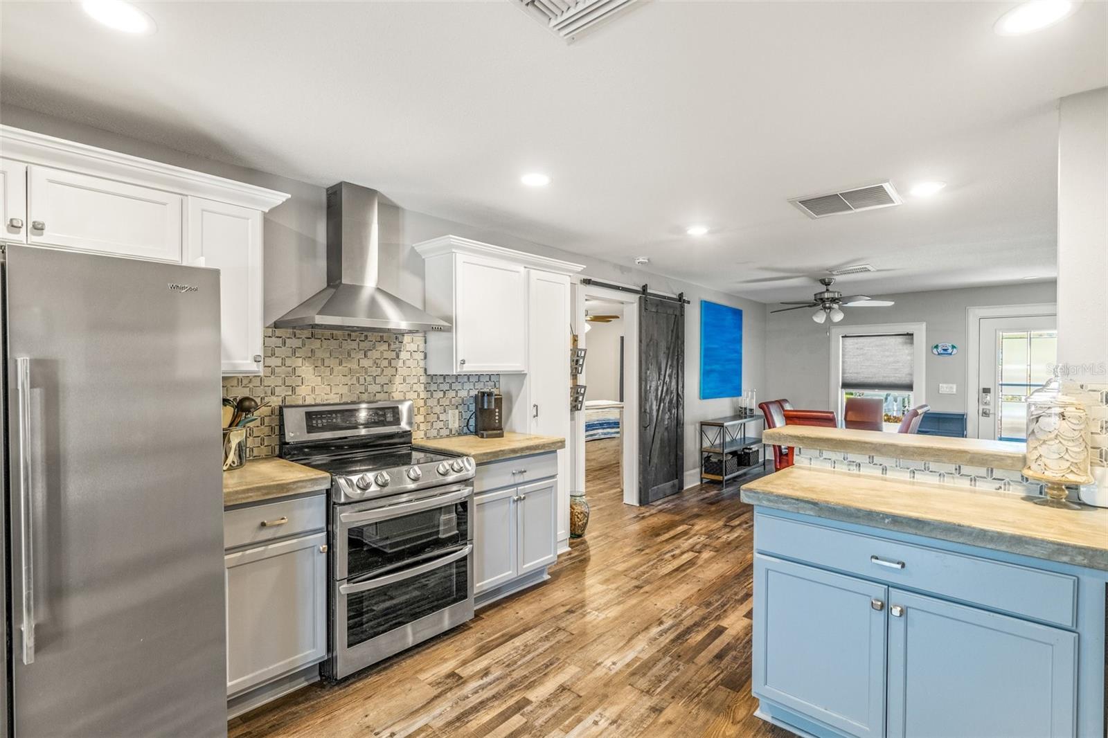 4135 BEACH DR SE, ST PETERSBURG, FL, 33705