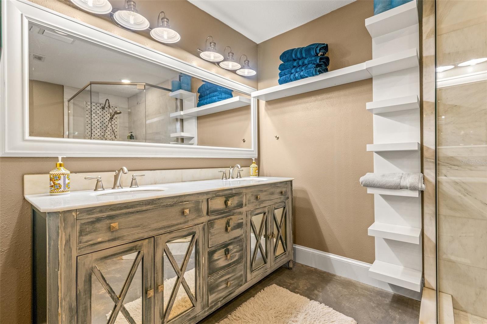 4135 BEACH DR SE, ST PETERSBURG, FL, 33705