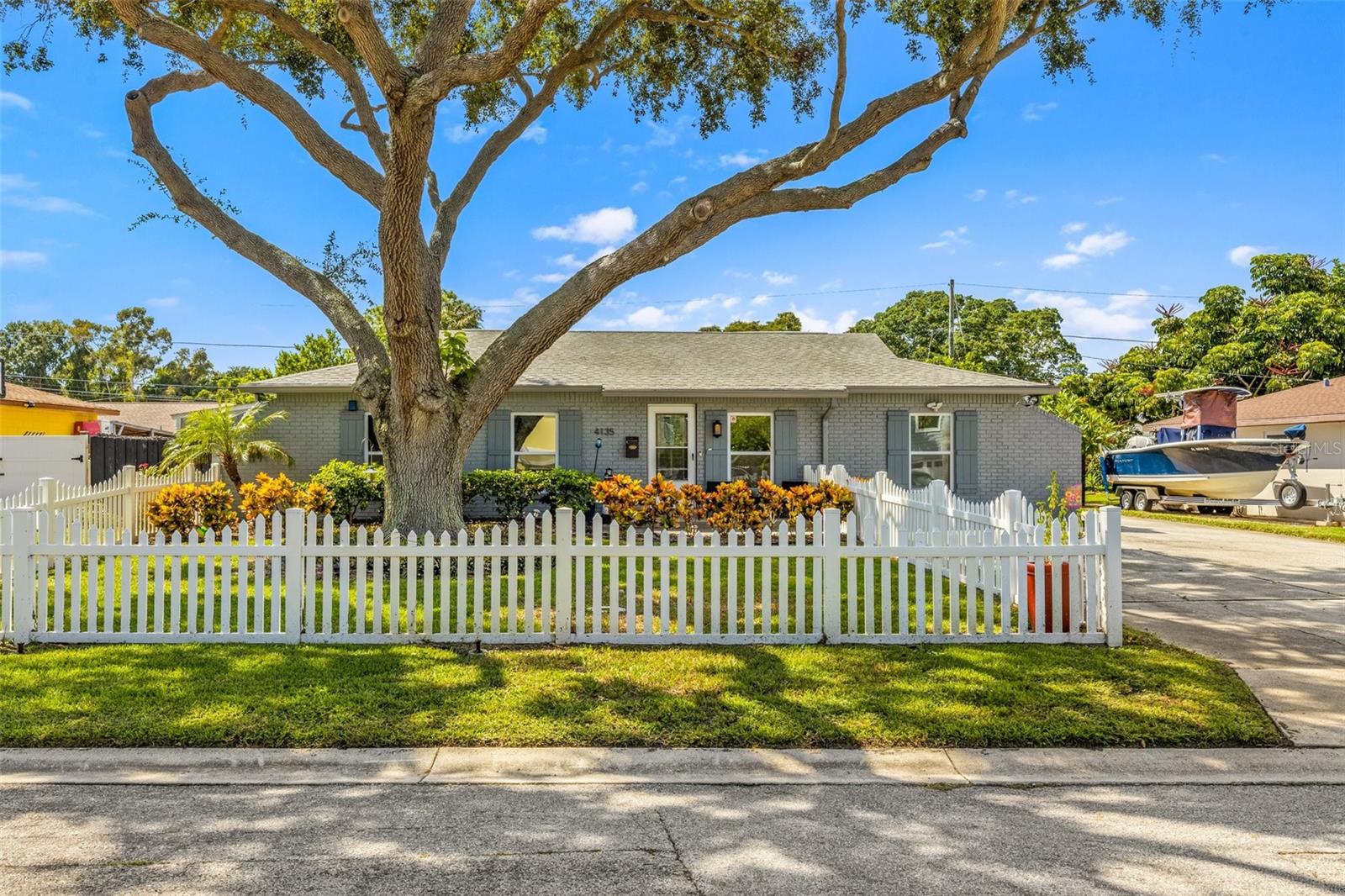 4135 BEACH DR SE, ST PETERSBURG, FL, 33705
