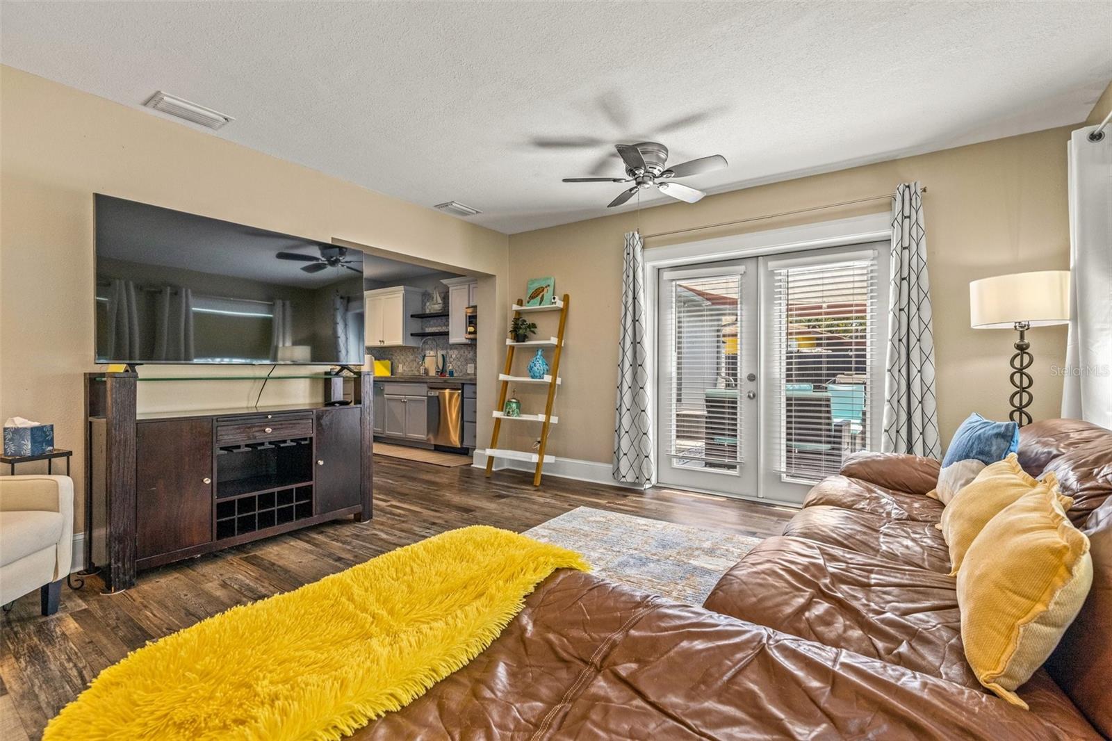 4135 BEACH DR SE, ST PETERSBURG, FL, 33705