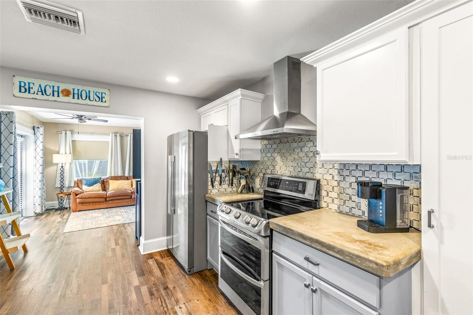 4135 BEACH DR SE, ST PETERSBURG, FL, 33705