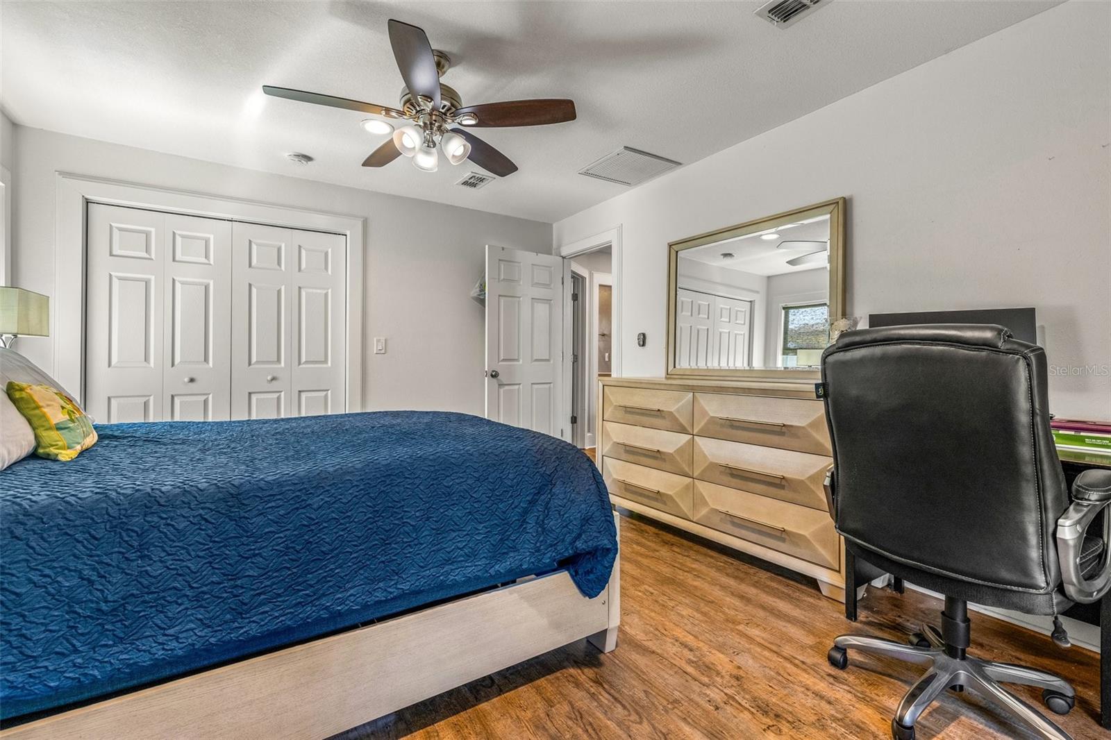 4135 BEACH DR SE, ST PETERSBURG, FL, 33705
