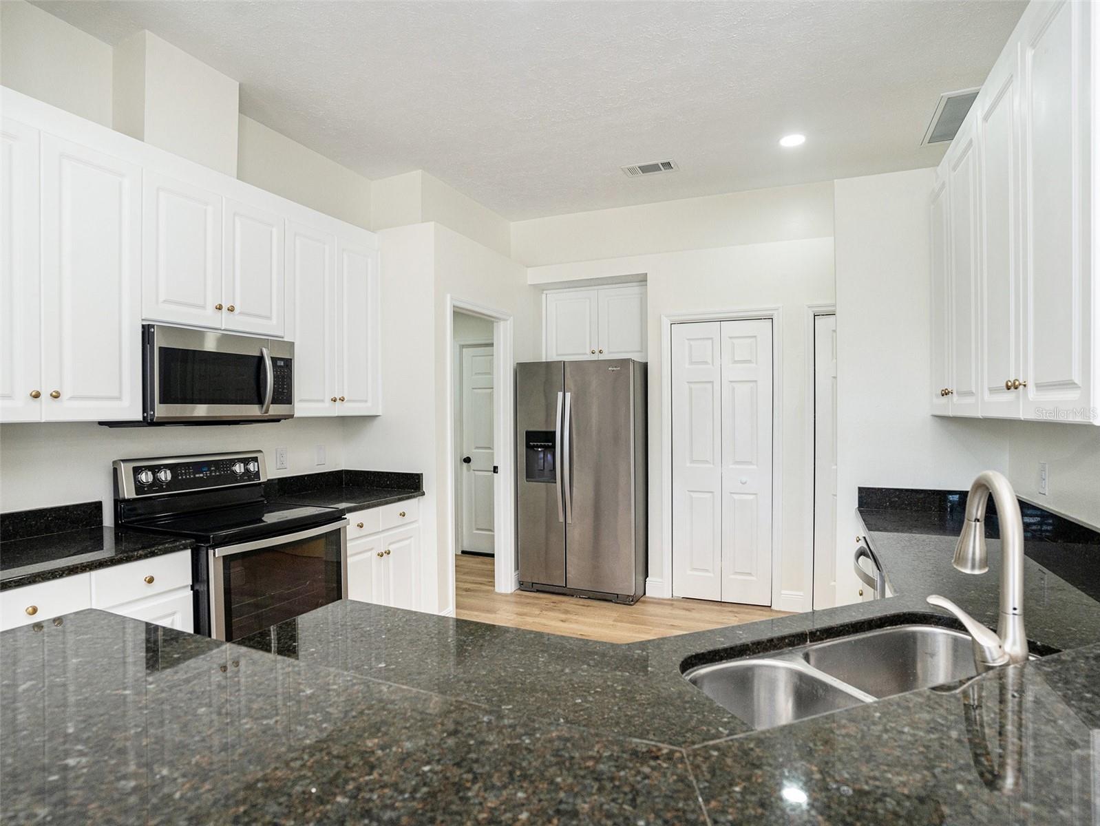 9705 MARY ROBIN DR, RIVERVIEW, FL, 33569